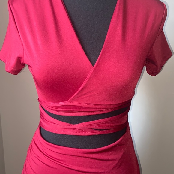 New without tags. red wine cut out tie dress with frills. Small/us size 4 - Picture 5 of 7